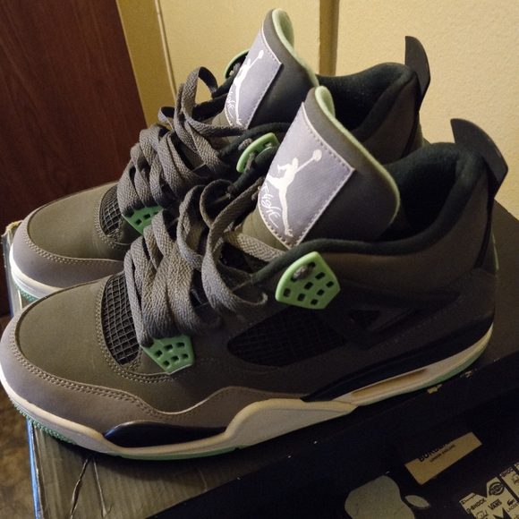 Retro Jordan 4s - Picture 4 of 4